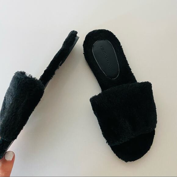 KENDALL & KYLIE Black Faux Fur Fuzzy Chloe Slide Sandals Slippers 6 Y2K 90s - Picture 3 of 7